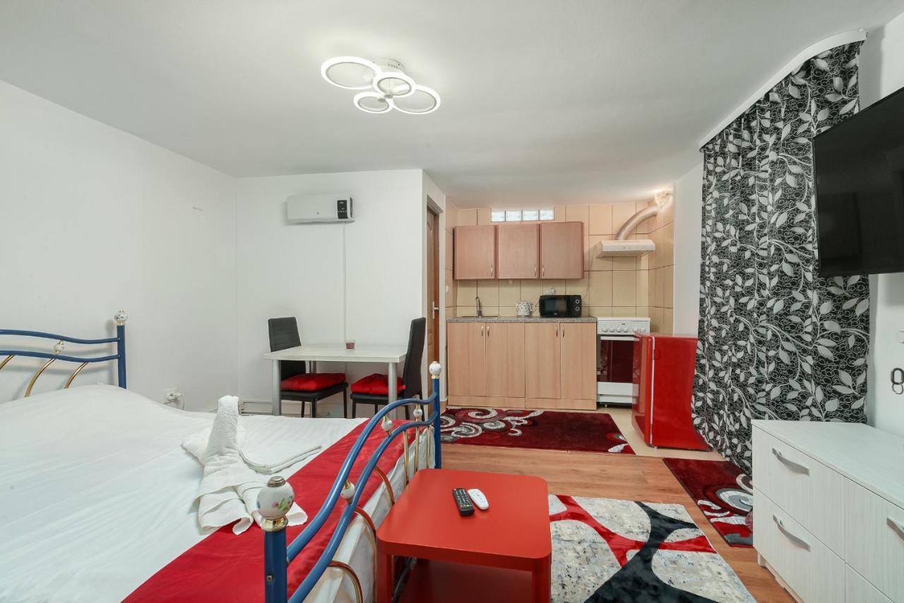 Stone Gate Apartment #3 Bukarest Exteriör bild