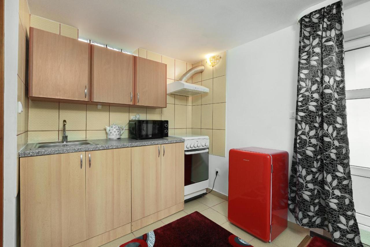 Stone Gate Apartment #3 Bukarest Exteriör bild