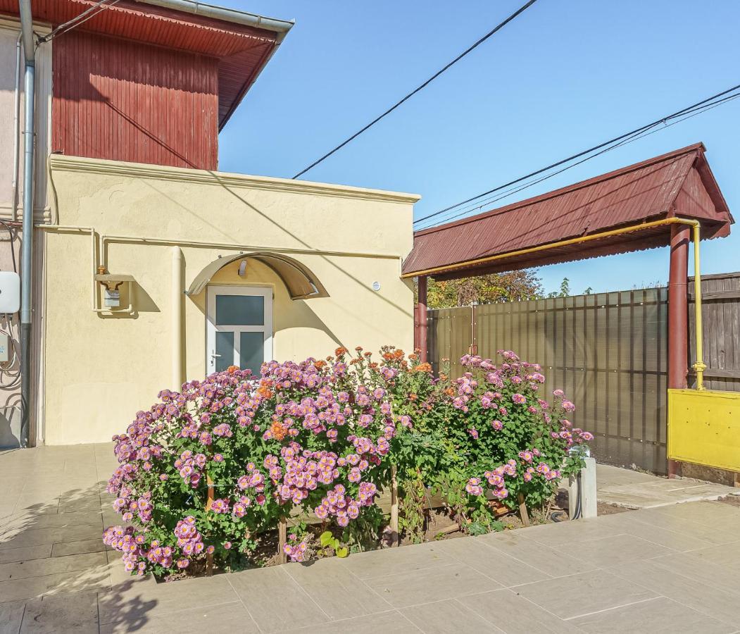 Stone Gate Apartment #3 Bukarest Exteriör bild